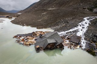 Une vue aérienne de la rivière Lonza après la catastrophe de Blatten
